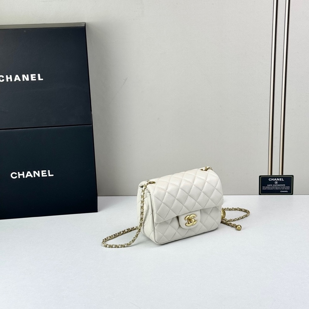 Chanel White Bag ✨